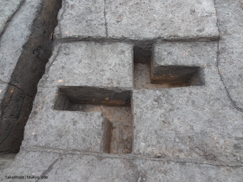 『橘樹郡家跡第32次調査現地見学会』発掘調査現場「発掘調査のために掘った穴」