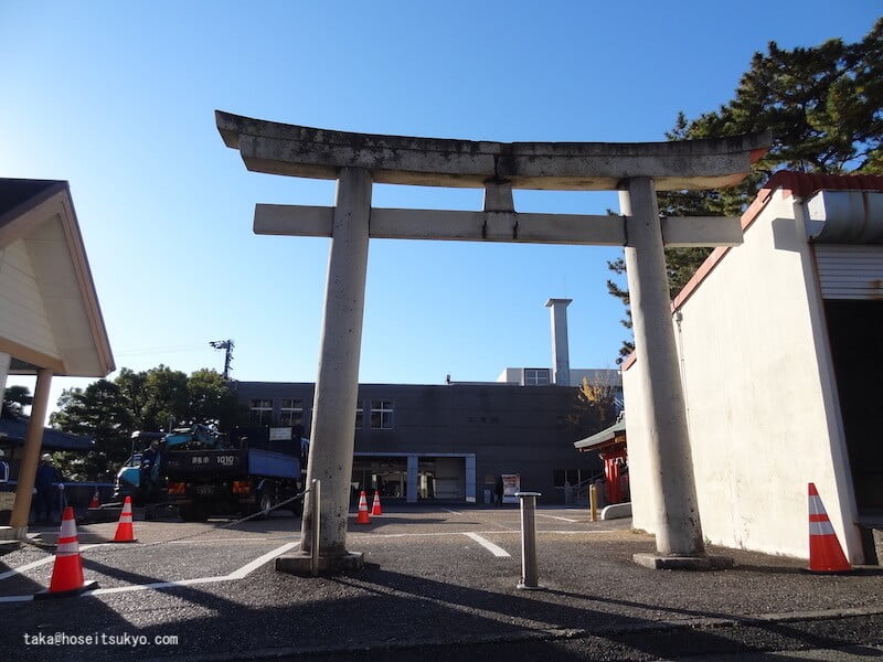 五社神社・諏訪神社｜北口鳥居