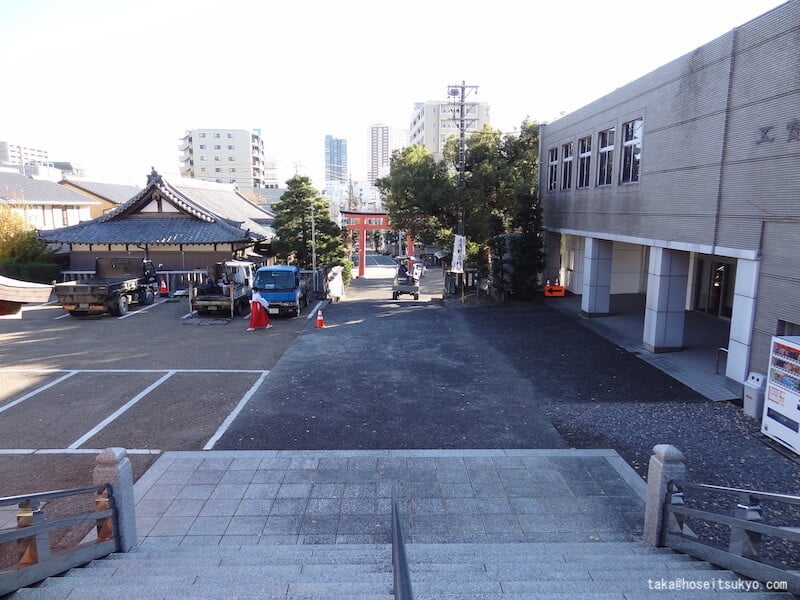 五社神社・諏訪神社｜境内の様子（社殿側から表参道に向かって）