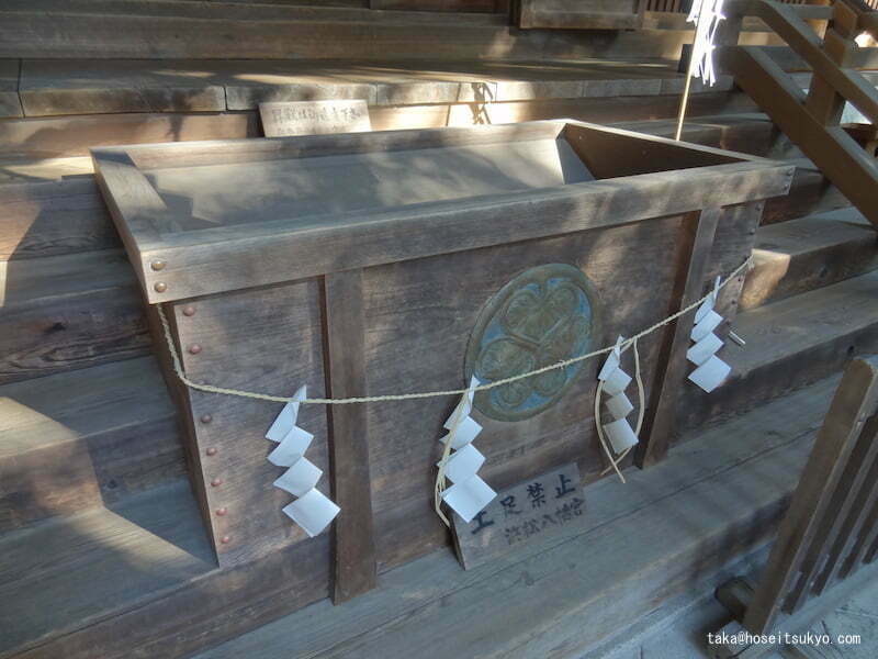 浜松八幡宮・社殿賽銭箱