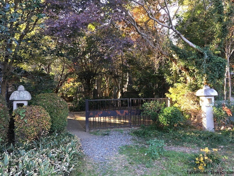 西来院・墓所入口