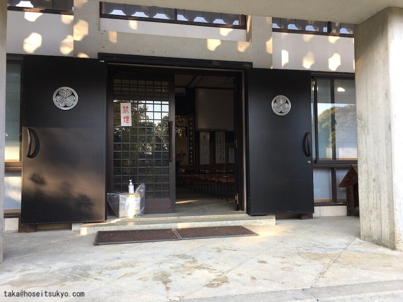 西来院・本堂（入口）