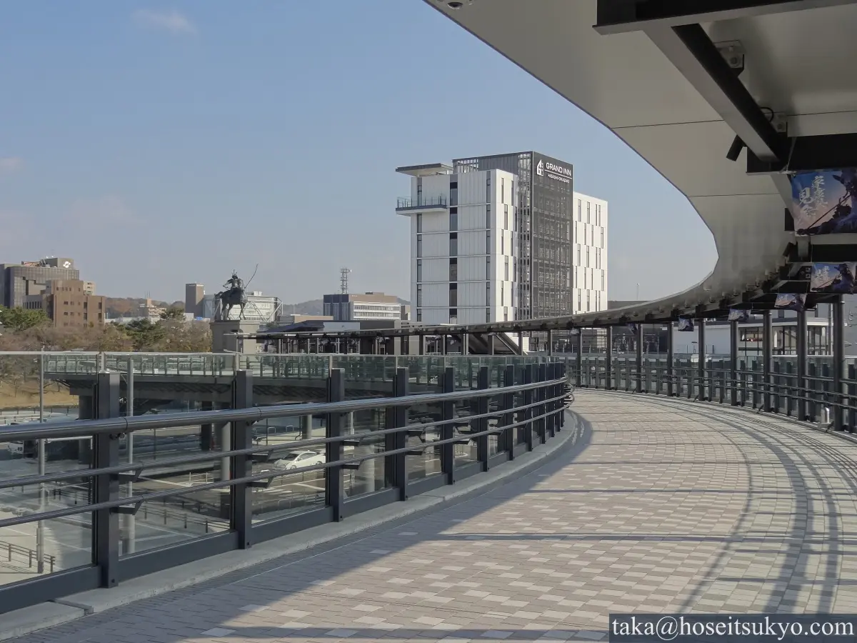 東岡崎駅ペテストリアンデッキ連絡通路2
