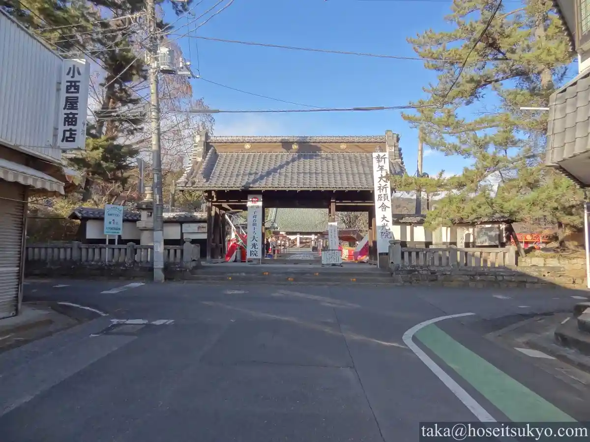 大光院・吉祥門（遠景）