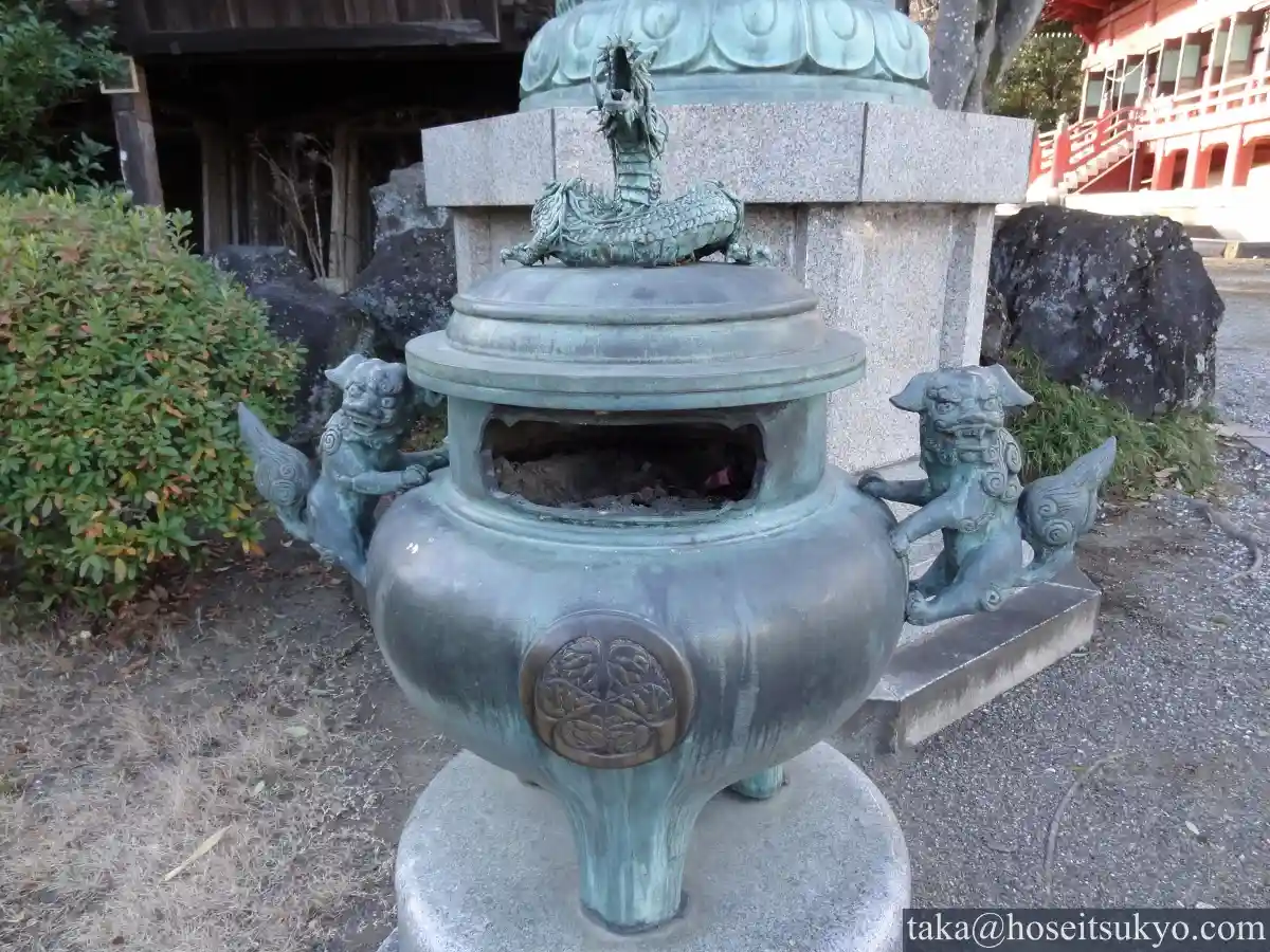 大光院・如来像前の香炉