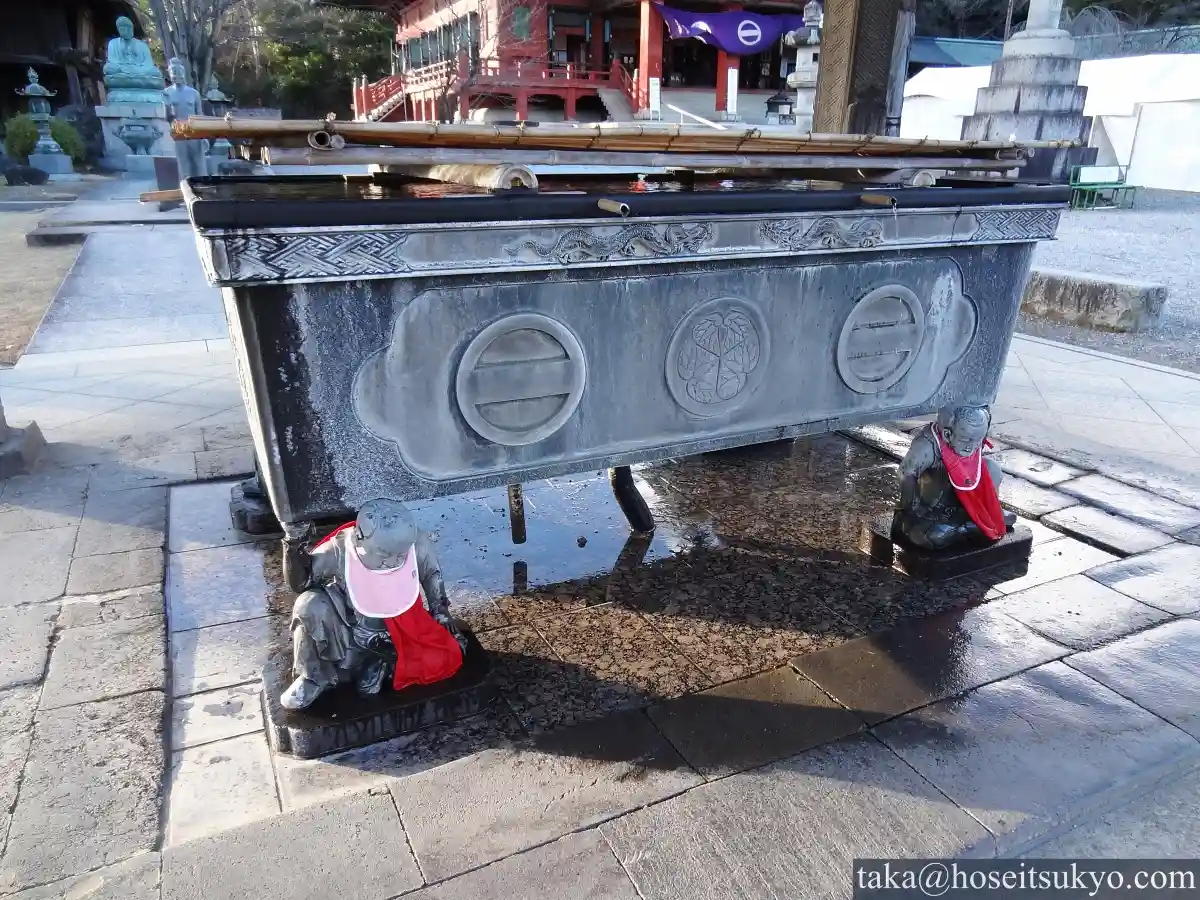 大光院・手水舎の水盤