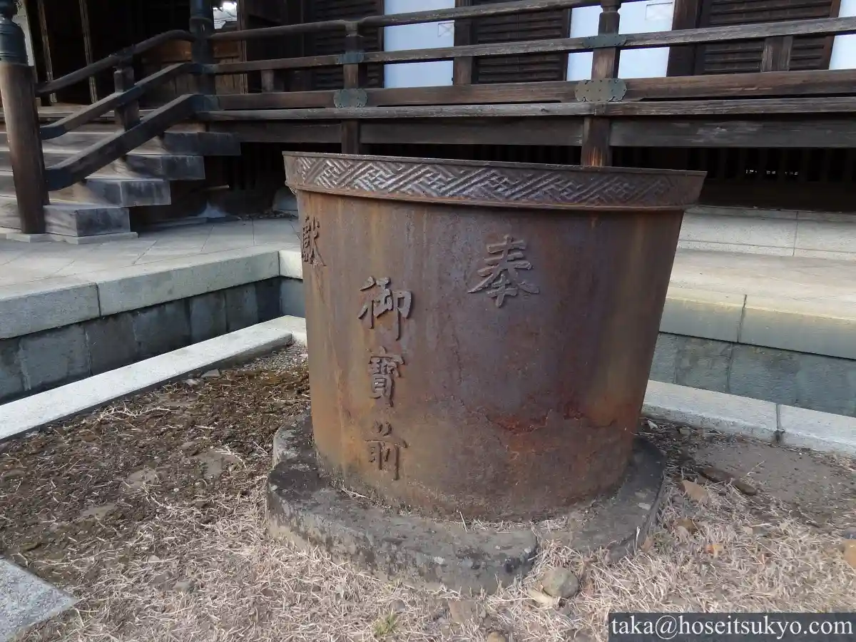 大光院・本堂の天水桶