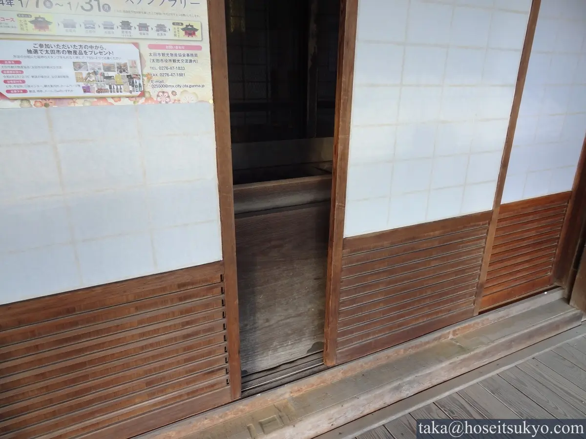 大光院・本堂の賽銭箱