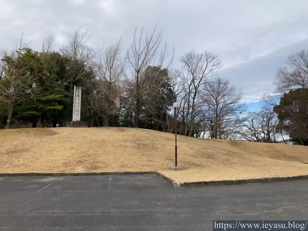 長久手古戦場跡・記念碑遠景